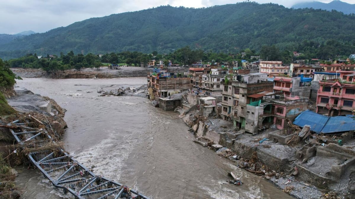 Nepal Tibet Flash Flood Leaves 750 Dead and 3044 Missing After Mountain Collapse