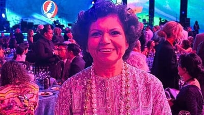“Chandrika Tandon Wins First Grammy at 67th Annual Awards for ‘Triveni’ Album, Celebrating Global Music Fusion”