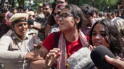 Thousands Join Mumbai Protest Demanding Resignation of Chief Election Commissioner as Over 700 Detained in Delhi