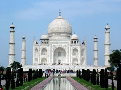Just a myth – Shah Jahan chopped off the hands of Taj Mahal workers.