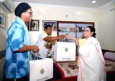 Renowned Brazilian Footballer Ronaldinho Joins Mamata Banerjee in Celebrating Kolkata’s Durga Puja Festival