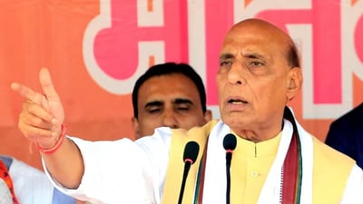 Rajnath Blames Congress and AAP for Lack of Trust in Indian Politics